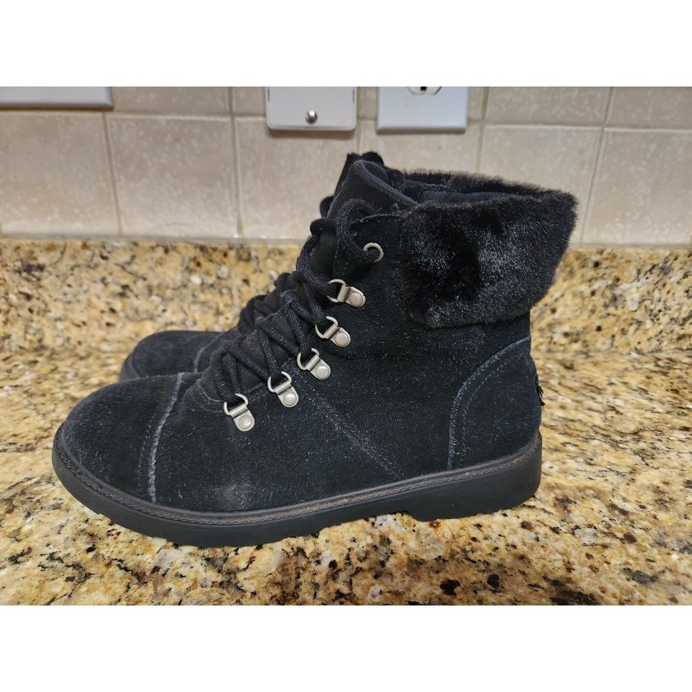 UGG Boots Lace Up Suede with Fur Top Black Womens Size 6. S/N 1123622K